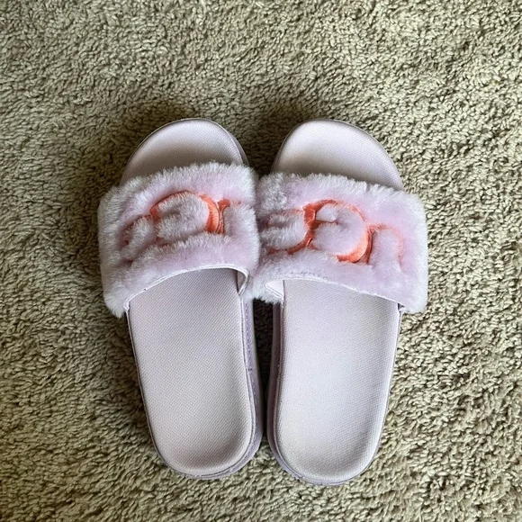 SOLD ON CROSSPOST UGG Laton Fluffy Flatform logo slides - Picture 7 of 14